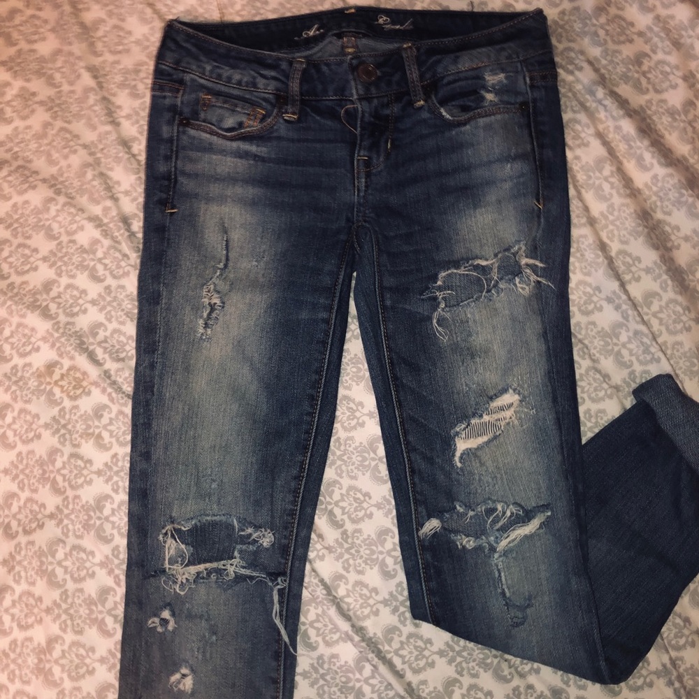 AMERICAN EAGLE RIPPED JEANS!